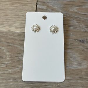 Pearl and gemstone earrings 🤍